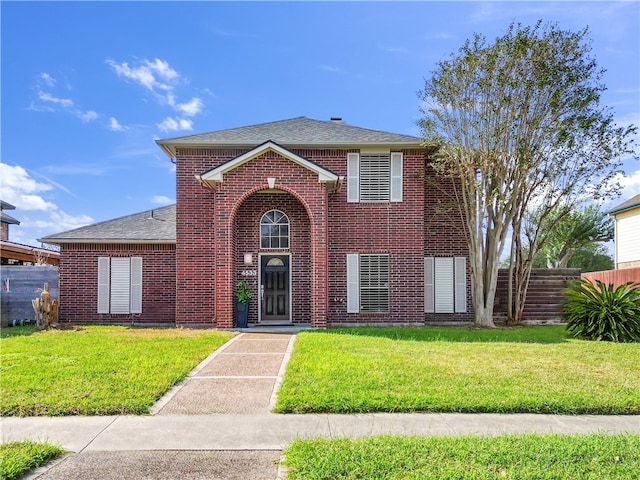 view of front of house featuring a front yard