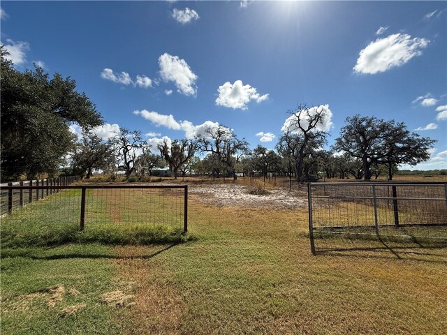 view of yard featuring a rural view