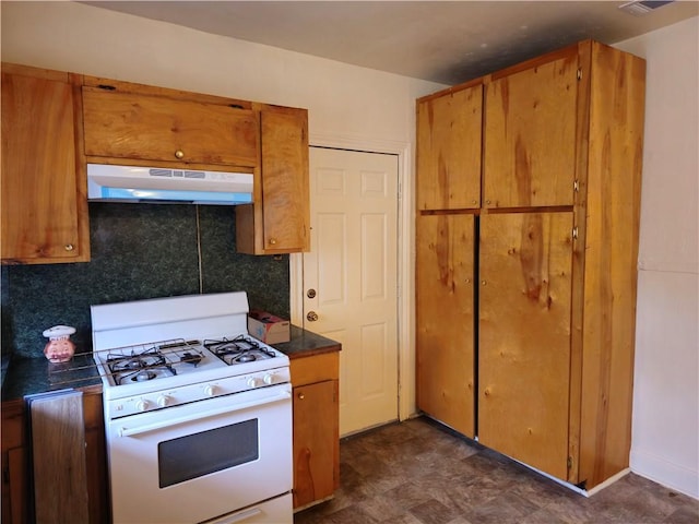 kitchen with tasteful backsplash and white gas range oven