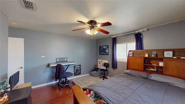 bedroom featuring dark wood-style flooring, visible vents, baseboards, and ceiling fan