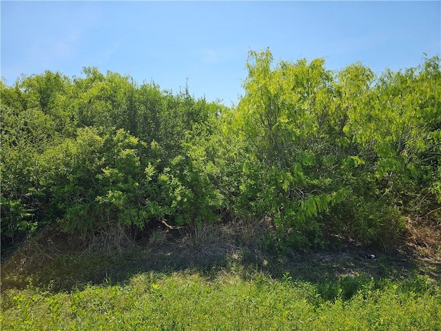 2106 Third St, Bayside, TX 78340