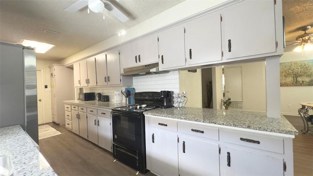 134 Daniel Moore St, Portland, TX 78374 - kitchen with black / electric stove, ceiling fan, under cabinet range hood, freestanding refrigerator, and a textured ceiling