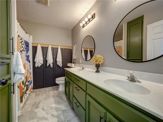 bathroom featuring vanity, a textured ceiling, toilet, and a shower with shower curtain