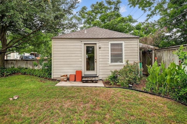 521 Del Mar Blvd, Corpus Christi, TX 78404 - back of property with a fenced backyard, a shingled roof, and an outdoor structure
