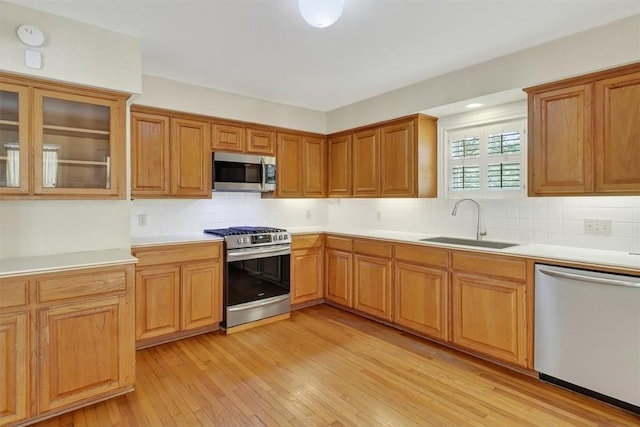 521 Del Mar Blvd, Corpus Christi, TX 78404 - kitchen with stainless steel appliances, light wood finished floors, light countertops, and tasteful backsplash