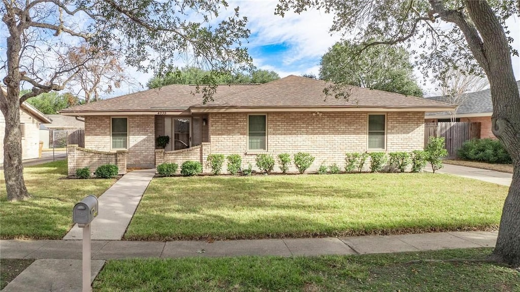 ranch-style house featuring a front lawn