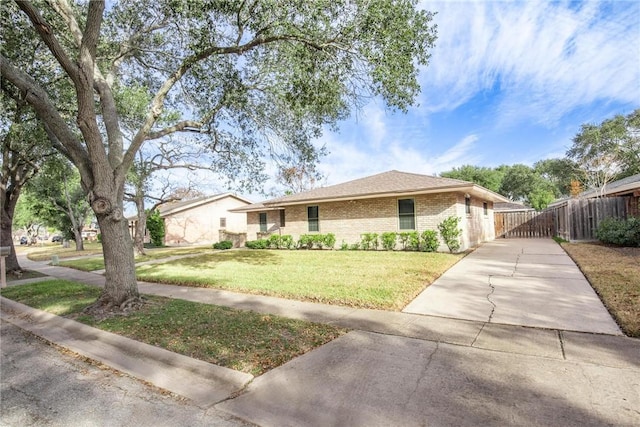 view of front of house featuring a front yard