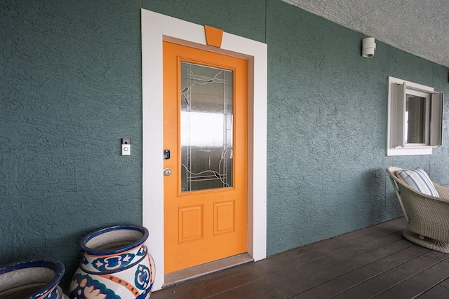 entrance to property with stucco siding