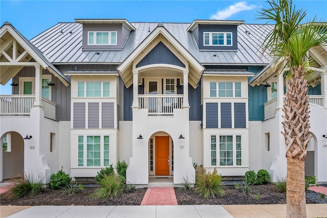 view of front of property with a balcony