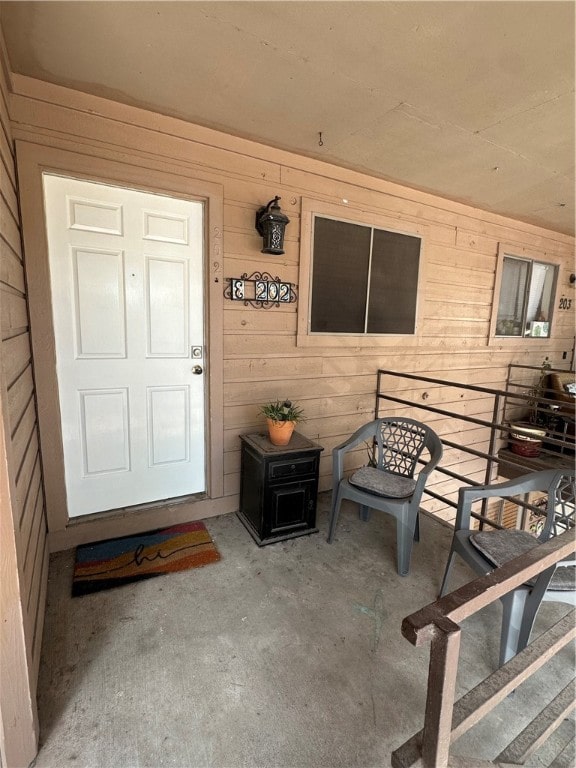 property entrance featuring a porch