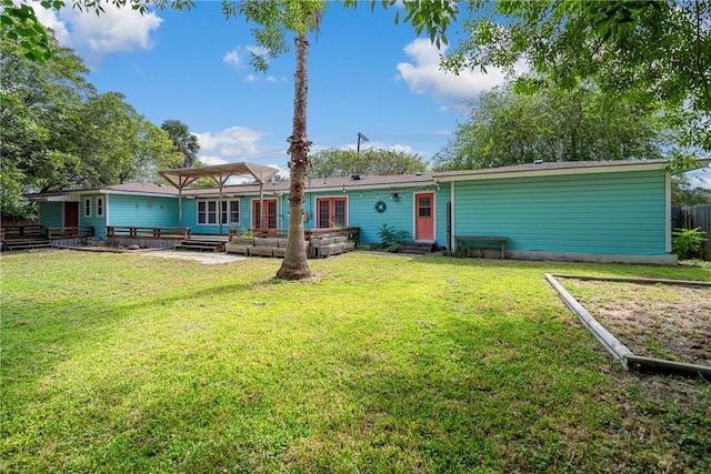 view of front of home featuring entry steps, a deck, and a front lawn