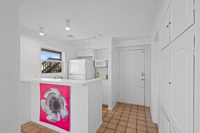 13 Sandpiper Ln, Rockport, TX 78382 - kitchen featuring white appliances, tile countertops, a peninsula, white cabinetry, and open shelves