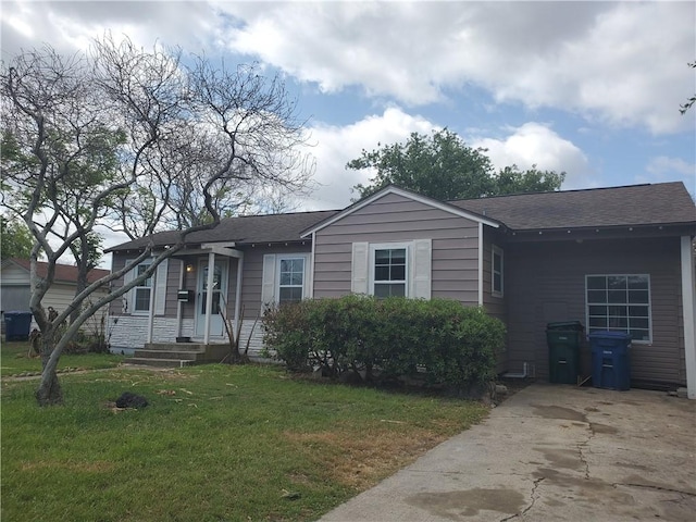 4413 N Cornelia Cir, Corpus Christi, TX 78408 - ranch-style home featuring a front lawn and a shingled roof