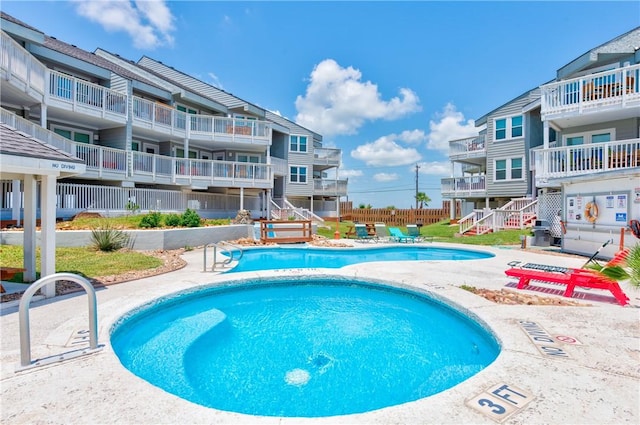 view of swimming pool