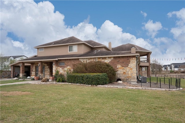 view of front facade featuring a front yard and central AC