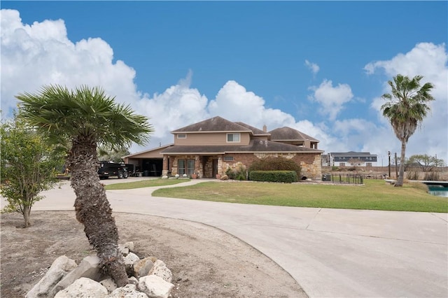 view of front facade featuring a carport and a front lawn