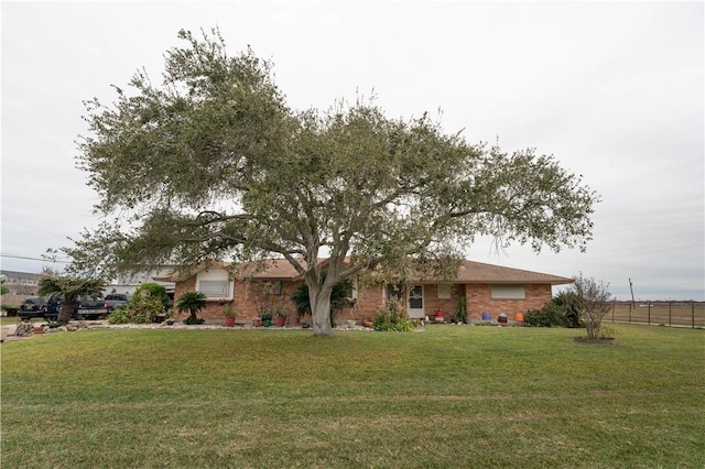 ranch-style house featuring a front lawn