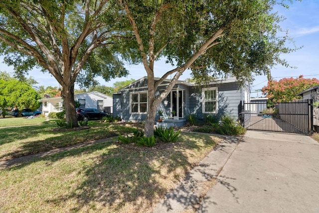 view of front of property with a front yard