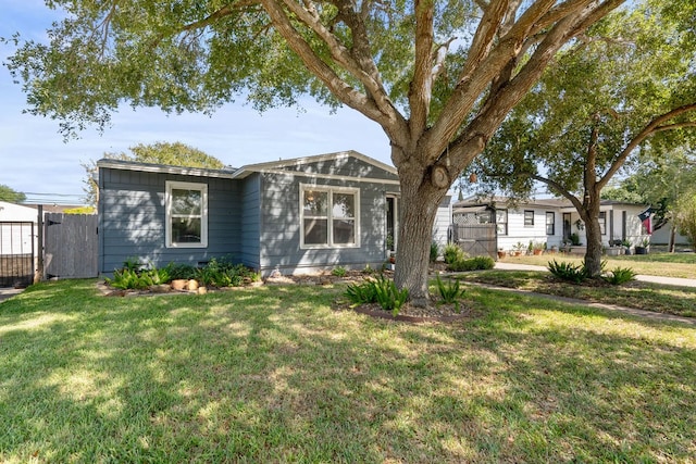 view of front of home featuring a front yard