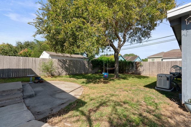 view of yard with a patio area