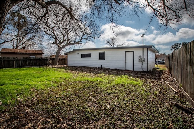 back of house featuring a yard