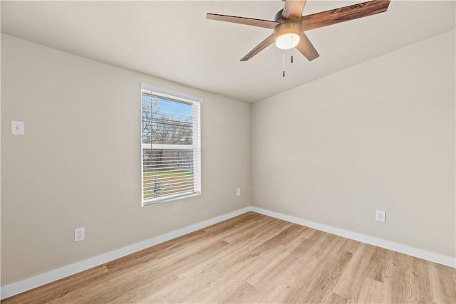 empty room featuring light wood-style flooring, baseboards, and ceiling fan