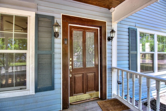 property entrance featuring a porch