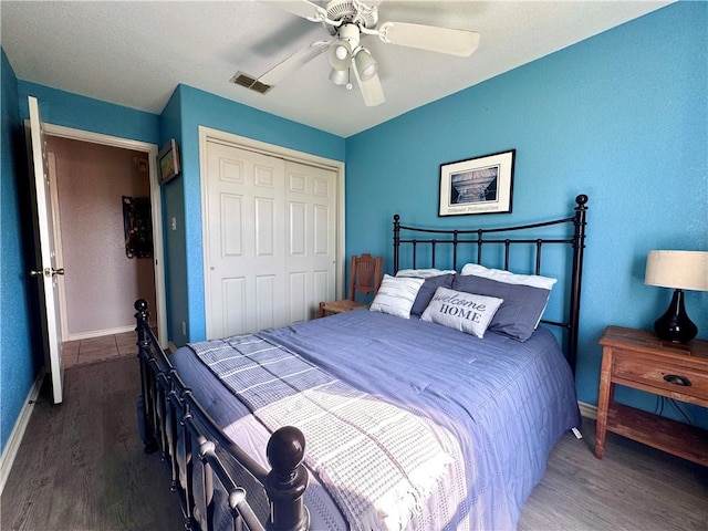 15125 Leeward Dr Unit 10, Corpus Christi, TX 78418 - bedroom featuring wood finished floors, a closet, and a ceiling fan