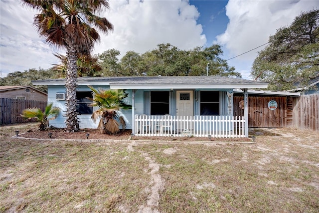 713 N Kossuth St, Rockport, TX 78382