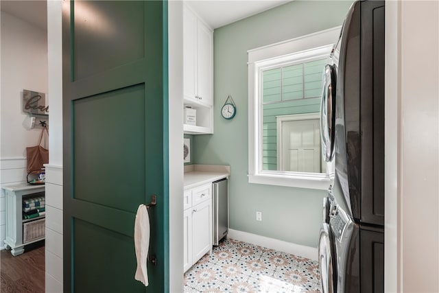 bathroom featuring stacked washer / drying machine