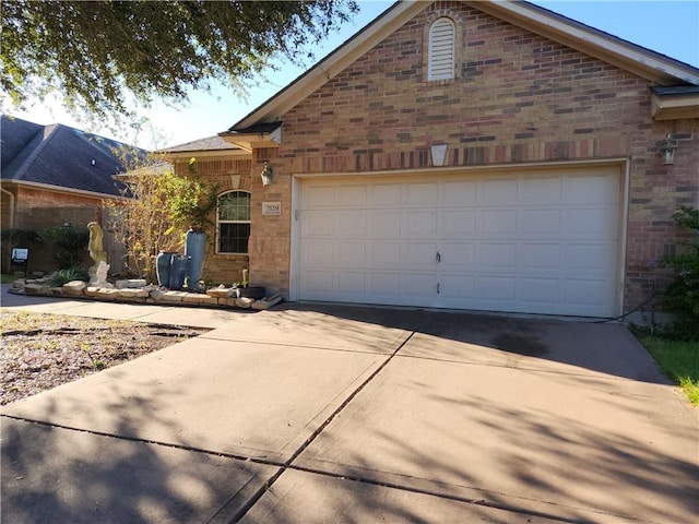 view of front property featuring a garage