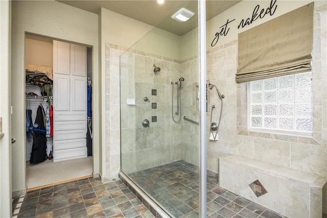 bathroom featuring a tile shower