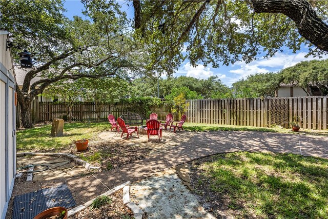 view of yard featuring a patio area