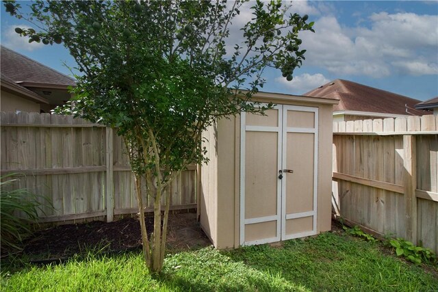 6825 Old Square Dr, Corpus Christi, TX 78414 - view of shed with a fenced backyard