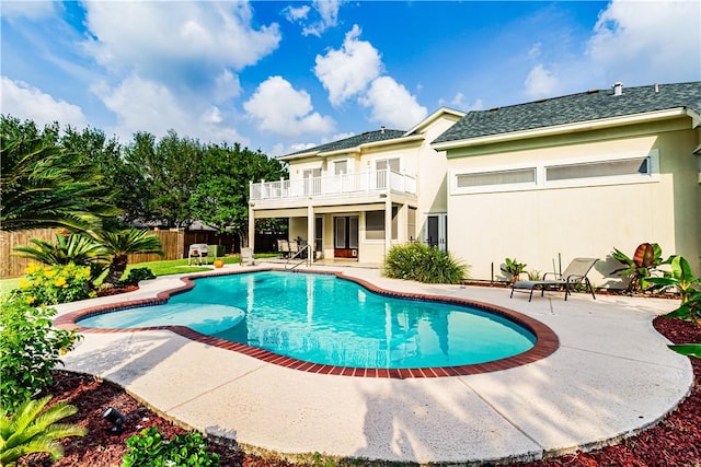 7906 Valtourmanche Dr, Corpus Christi, TX 78414 - view of swimming pool featuring a patio and a fenced backyard