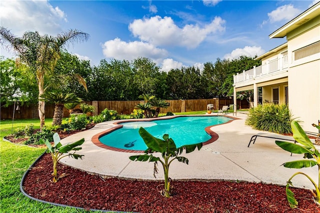 7906 Valtourmanche Dr, Corpus Christi, TX 78414 - view of swimming pool with a patio area