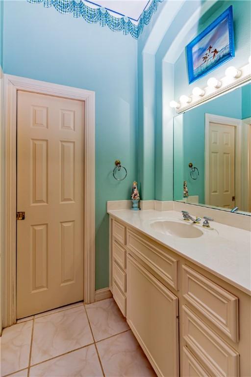 7906 Valtourmanche Dr, Corpus Christi, TX 78414 - bathroom with vanity