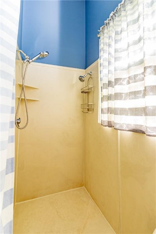 7906 Valtourmanche Dr, Corpus Christi, TX 78414 - full bathroom featuring curtained shower