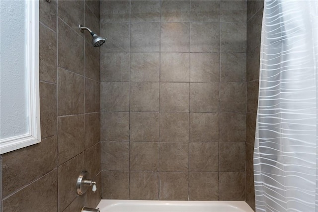 bathroom with shower / bath combo