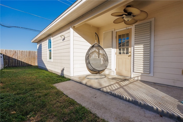 property entrance featuring ceiling fan and a yard