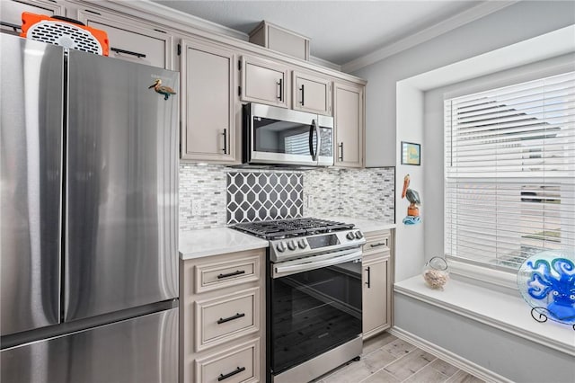 kitchen with crown molding, light wood-type flooring, light countertops, tasteful backsplash, and stainless steel appliances