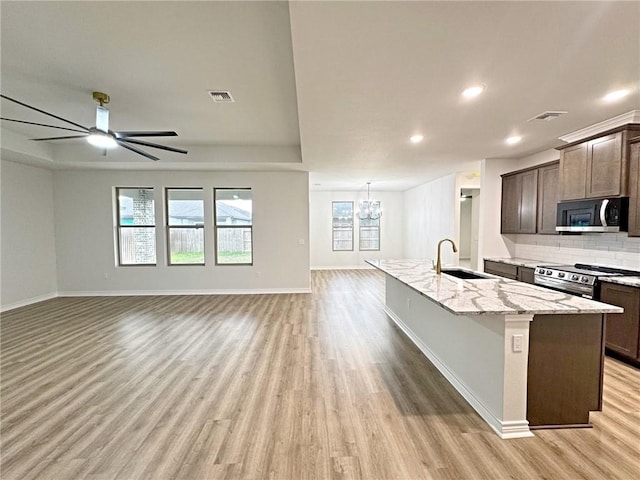 9505 Spanish Oak Dr, Corpus Christi, TX 78410 - kitchen with a sink, stainless steel appliances, light wood finished floors, baseboards, and recessed lighting