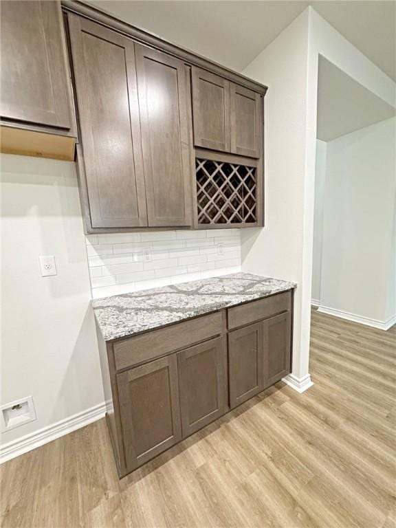 9505 Spanish Oak Dr, Corpus Christi, TX 78410 - indoor dry bar featuring light wood-style flooring, baseboards, and tasteful backsplash