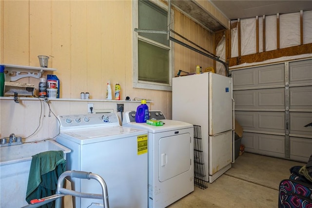 1003 S Pearl St, Rockport, TX 78382 - laundry room featuring separate washer and dryer