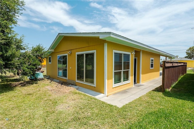 1003 S Pearl St, Rockport, TX 78382 - view of rear view of house