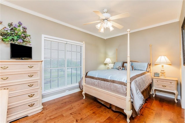 5030 S Oso Pkwy, Corpus Christi, TX 78413 - bedroom featuring light wood-style floors, crown molding, and ceiling fan