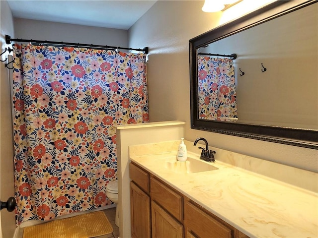 2022 Jenica Dr, Ingleside, TX 78362 - full bathroom featuring vanity, toilet, a shower with shower curtain, and tile patterned flooring