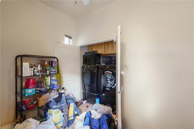 washroom with washing machine and dryer and ceiling fan