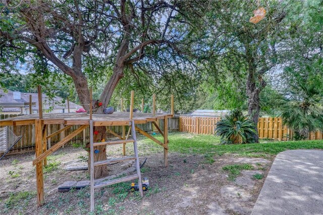 4409 Sue Cir, Corpus Christi, TX 78410 - view of yard featuring a fenced backyard