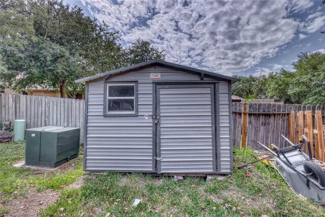4409 Sue Cir, Corpus Christi, TX 78410 - view of shed featuring a fenced backyard